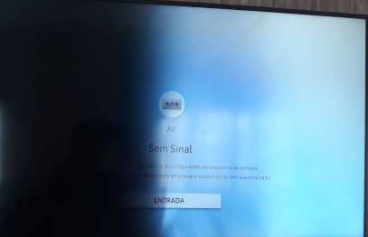 defeito de tela preta (falha no backlight) em Smart TV, um serviço comum de conserto de TV em BH 